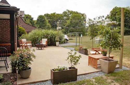 Conestoga Casa | Lady Grey Cottage | Hot Tub, Fireplace, King Bed, Countryside Escape