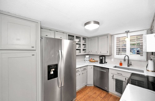 Leisure Land Casa | Lady of the Lake! Lake Front Property with Boathouse, Pet Friendly, Hot Tub, & Outdoor Sitting Area