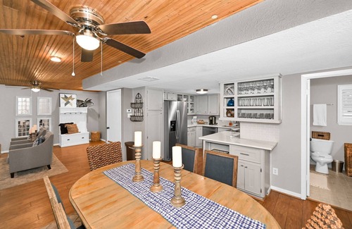 Leisure Land Casa | Lady of the Lake! Lake Front Property with Boathouse, Pet Friendly, Hot Tub, & Outdoor Sitting Area