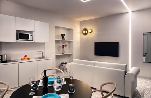 Naples City Centre Apartamento | Lady Rose Prestige Suite