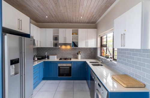 Kleinmond Casa | Lady Serenity | Hot tub | Ocean front