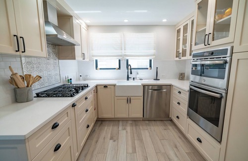 Sailboat Bend Casa | "Lady Wave" Updated Downtown Craftsman on Las Olas