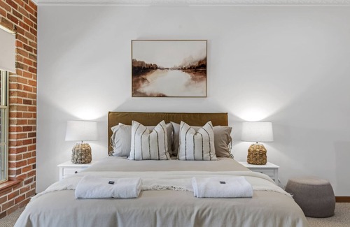 Laffing Waters Casa | Laffing Waters Retreat - Luxe Hideaway, Firepit
