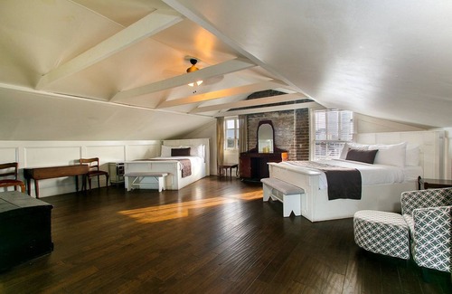 French Quarter Casa | Lafitte Hotel & Bar