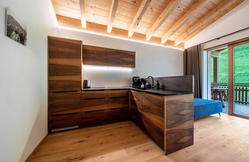 San Martino in Passiria Apartamento | LAGAR piso de vacaciones 'Struzer Michele' con logia privada y vistas a la montaña