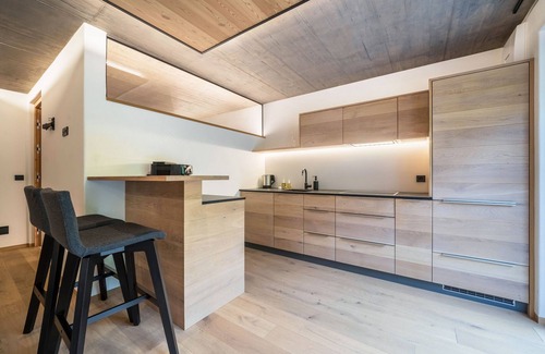 San Martino in Passiria Apartamento | LAGAR piso de vacaciones "Pircher Schnallele" con terraza-jardín privada y vistas a la montaña