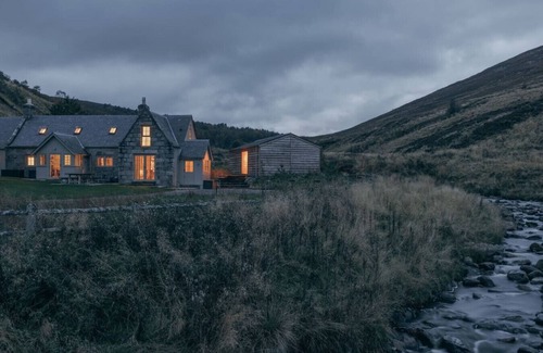Ballater Casa | Laggan cottage where art and nature meet