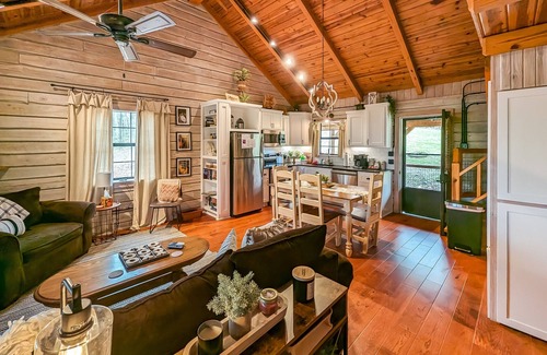 Boswell Casa | Lagniappe Cabin ~ romantic getaway