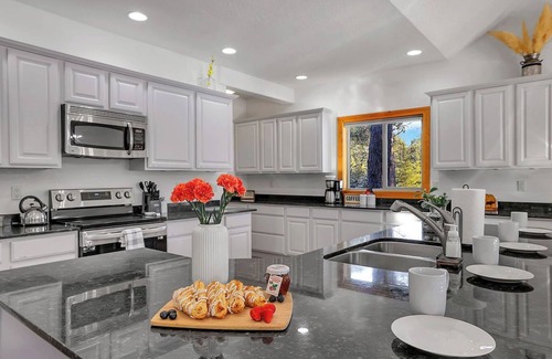 Donnelly Casa | Lago Vista in Donnelly: Spacious Retreat on Lake Cascade | 4 Miles to Tamarack | Room for Toys