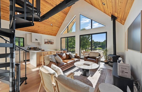Tool Cabina | Lagom at Cedar Creek - Wellness Lakefront Cabin