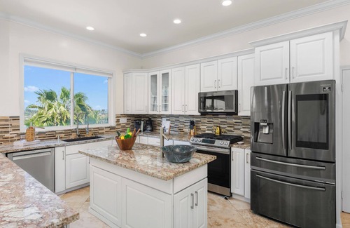 Carlsbad Village Casa | Lagoon Front Villa with a Pool C2375-0