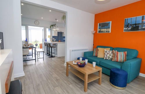 Wyke Regis Casa | LAGOON VIEW, pet friendly, with a garden in Wyke Regis
