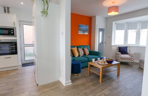 Wyke Regis Casa | LAGOON VIEW, pet friendly, with a garden in Wyke Regis
