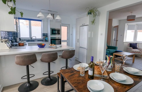 Wyke Regis Casa | LAGOON VIEW, pet friendly, with a garden in Wyke Regis