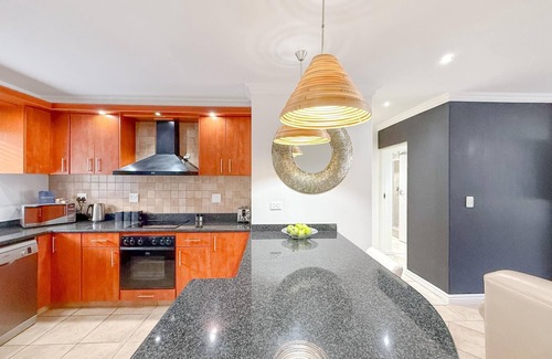 Knysna Apartamento | Lagoon View Retreat-Stylish 2BR in Central Knysna
