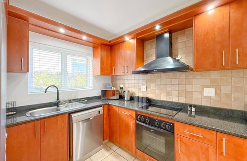 Knysna Apartamento | Lagoon View Retreat-Stylish 2BR in Central Knysna