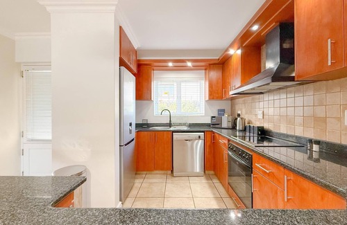 Knysna Apartamento | Lagoon View Retreat-Stylish 2BR in Central Knysna