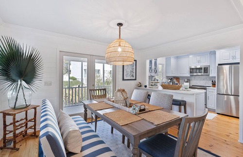 Pelican Bay Casa | Lagoon view, screen porch w/ swing bed, Pool, near beach - 3 Pelican Bay