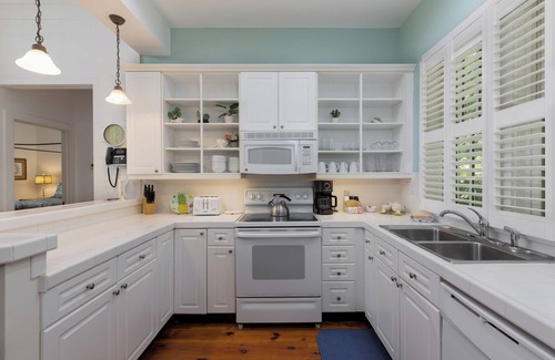Charleston Cabaña | Lagoon View w/shared pool Cottage - Min from Downtown!