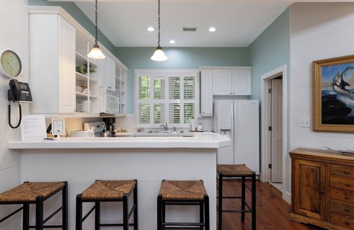 Charleston Cabaña | Lagoon View w/shared pool Cottage - Min from Downtown!