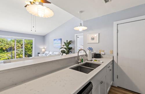 Isle of Palms Apartamento | Lagoon Villa 6 - 5 Min Walk to Beach! Top Floor!