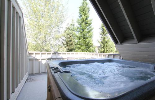 Village North Apartamento | Lagoons Condos by Whistler Retreats