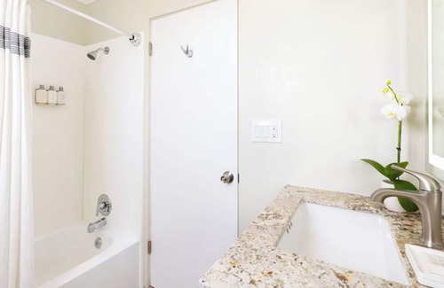 Laguna Beach Hotel | Laguna Beach Stay, Outdoor Pools, and Laguna’s Boutique Shopping