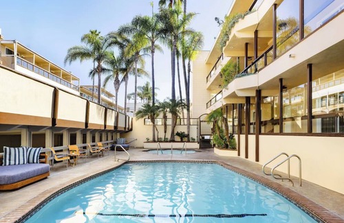 Laguna Beach Hotel | Laguna Beach Stay, Outdoor Pools, and Laguna’s Boutique Shopping