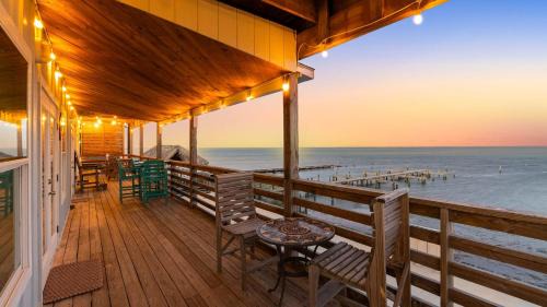 Flour Bluff Casa | Laguna Sunrise by AvantStay Water Views, Private Pool Minutes to Padre Island & Beaches