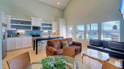 Flour Bluff Casa | Laguna Village Escape 2 Home Buyout Waterfront