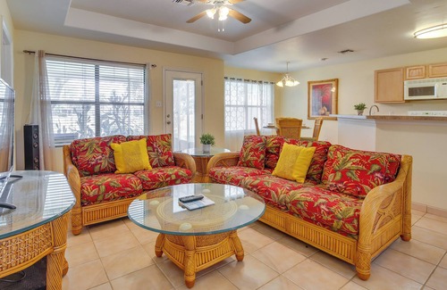 Laguna Vista Villa | Laguna Vista Getaway: Screened Porch, Near Ocean!
