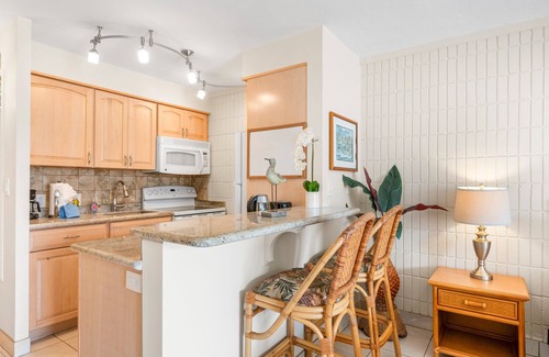 Historic Lahaina Front Street Apartamento | Lahaina Shores 504: West Maui Studio!