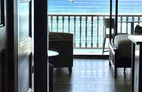 Historic Lahaina Front Street Apartamento | Lahaina Shores Beachfront OceanView Tropical Escape
