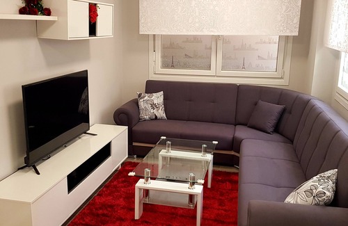 Barakaldo Casa | LAIA HOME CON GARAJE Y WIFI al lado del metro