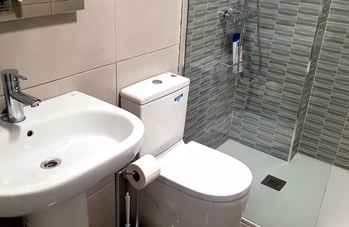 Barakaldo Casa | LAIA HOME CON GARAJE Y WIFI al lado del metro
