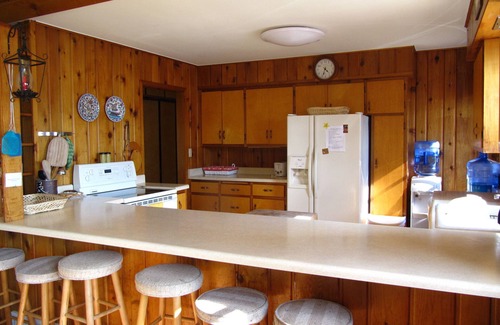Powers Lake Casa | Relajado Lakefront Cottage - Diversión familiar en Powers Lake