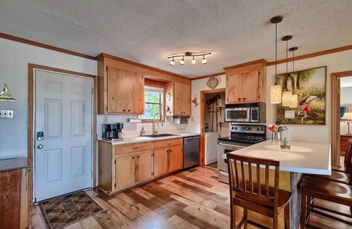 Camden Casa | Laid-Back River Shack