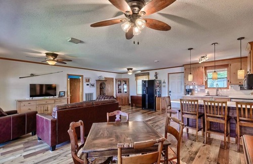 Camden Casa | Laid-Back River Shack
