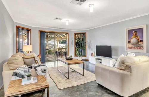 Seaford Casa | Laidback Seaford Family Retreat 200m from Beach
