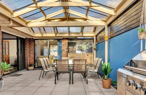 Seaford Casa | Laidback Seaford Family Retreat 200m from Beach
