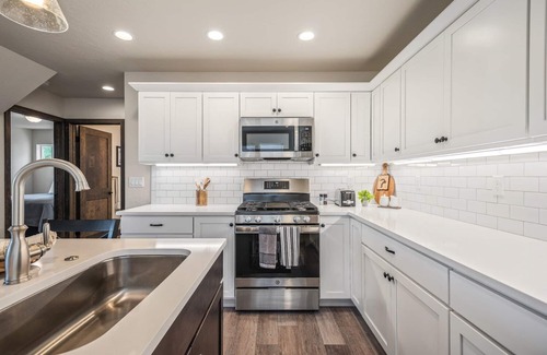 Dover Bay Casa | Lair Of The Bear - 3 Bedroom 2 Bath Parkside Bungalow