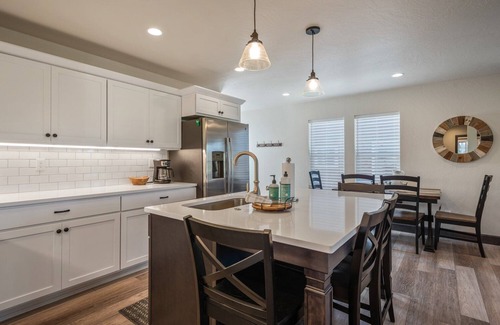 Dover Bay Casa | Lair Of The Bear - 3 Bedroom 2 Bath Parkside Bungalow
