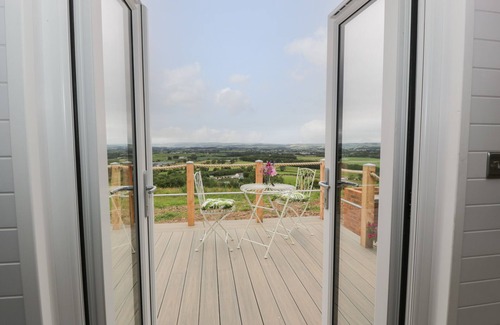 Lochmaben Cabaña | LAIRD LODGE 1, romantic, with hot tub in Lochmaben