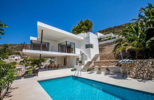 El Portet Villa | Laja - panoramic hillside holiday house in Moraira