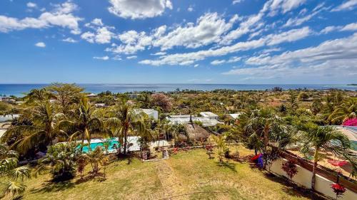 Midlands Apartamento | LAKAZ DEL VISTA - Luxurious new apartments with panoramic sea views, pool & garden retreat
