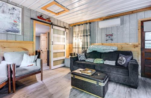 Gladwin Casa | Lake Access and Kayaks Gladwin Cottage Near Golfing