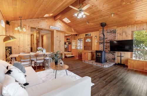 Black Diamond Cabina | Lake access cabin near trails and spring