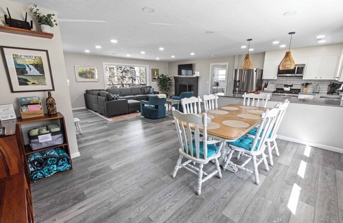 Mountain Home Casa | Lake Access, Firepit, Gameroom, Mins to AVL/Hendo