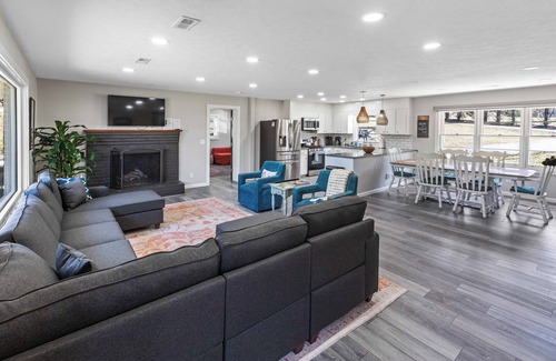 Mountain Home Casa | Lake Access, Firepit, Gameroom, Mins to AVL/Hendo