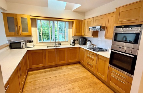South Cerney Cabina | Lake Access, Hot Tub, 4+MBed, 3Bth, Landings, Cotswolds Water Park, Sth Cerney